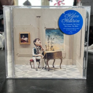 Håkan Hellström Cd skiva - Håkan Hellström cd-skiva i bra skick! Några repor på omslaget men inget på skivan. Använd köp nu!