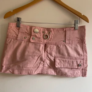 Mini kjol - Så cool! Midjemått: 40cm  Längd: 29cm🙏😇