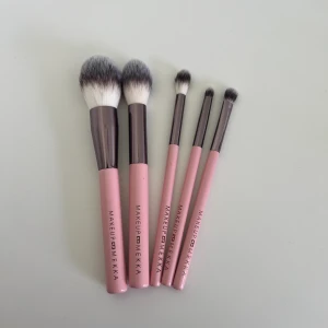 8 sminkborstar  - 8 sminkborstar från hickap och makeupmekka, paketpris 