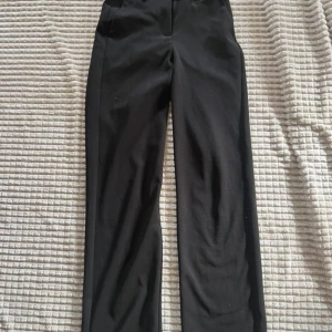 Supersnygga kostymbyxor  - Sitter väldigt fint på.  I bra skick. 