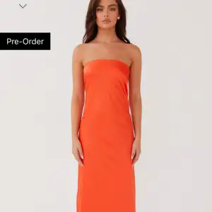 Säljer denna ur snygga Peppermayo klänningen i storlek au 14. Säljer då jag hittat en annan och inte kan skicka tillbaka denna 🫶🫶 Köpes ny för 900kr (ej inkld tull) aldrig använd. 