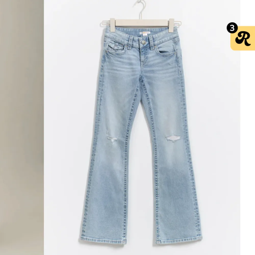 Säljer mina nya Gina Young jeans för att jag märkte att dom inte va min stil efteråt. Använda en gång. Köptes för 349kr och kan tänka mig sänka priset vid snabb affär❤️skriv för fler bilder ❤️❤️❤️. Jeans & Byxor.