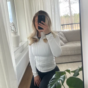 Träningströja  - Oklart vart den är ifrån, men passar storlek S