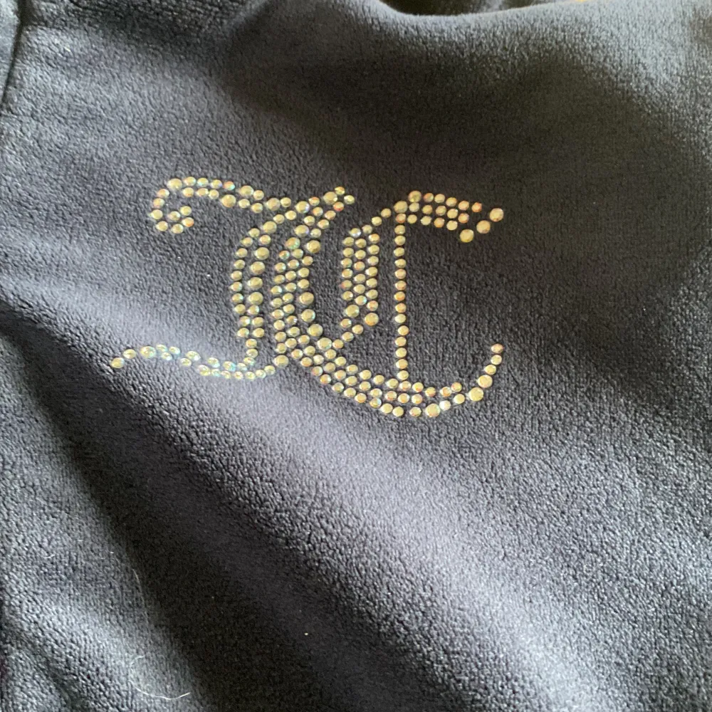 Marinblå juicy couture tröja med dragkedja . Tröjor & Koftor.
