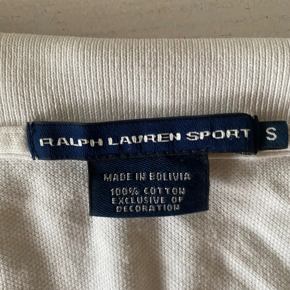 En fin pikétröja från Ralph Lauren, storlek S💎🦋. T-shirts.