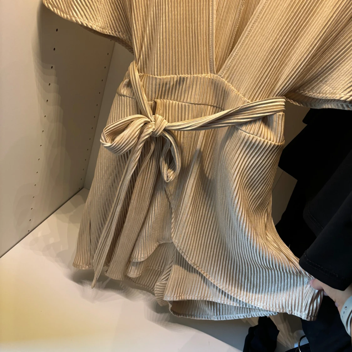 Byxdress från Nelly med knytband - 90