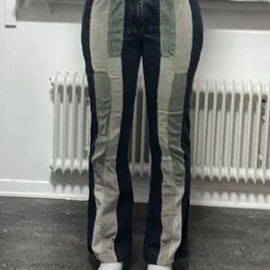 Jeans - Exklusive Jeans moda piu som är köpta i italien. Det är storlek 27 på dom och säljer dom för 500kr då det är jeans som inte finns överallt. 