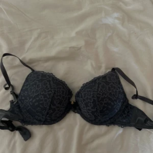 Bh - Säljer min helt nya bh från hm