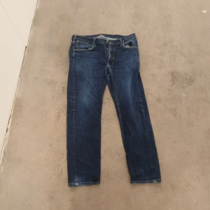 Lee Jeans W36L30 - Lee Jeans i riktigt bra skicka, är lite stretch på dom. Använd två gånger ungefär. Vet inte nypris då jag fick dom av en vänn. Kan träffas i Gävle, Hudiksvall och eventuellt Sundsvall.