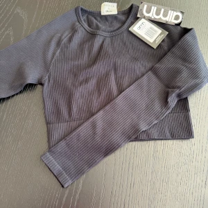 Aimn topp - Helt ny, svart träningströja