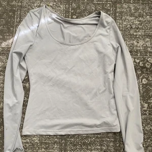 Vanlig tröja  - Bra skick aldrig använd 