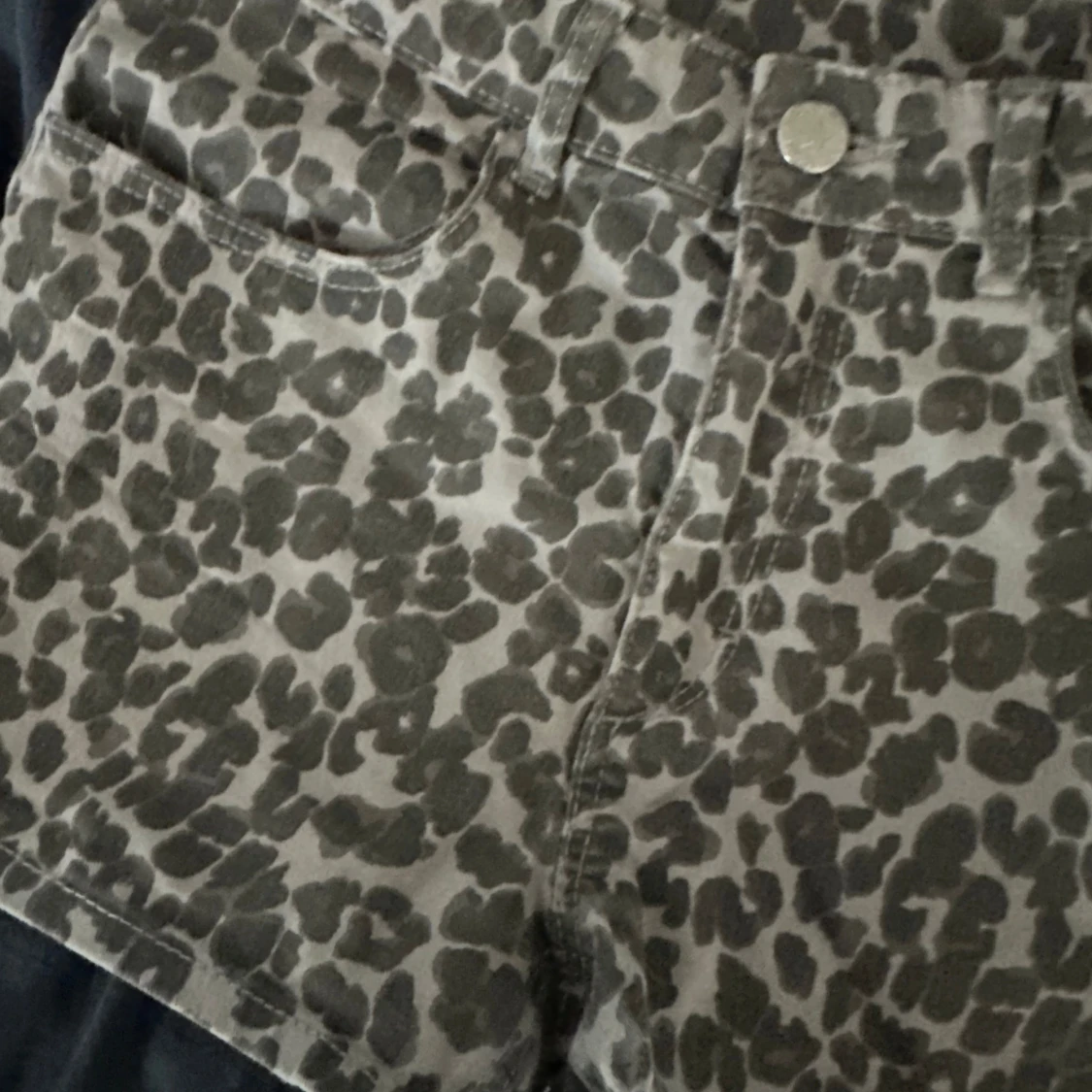 Leopardmönstrade shorts från H&M - 93