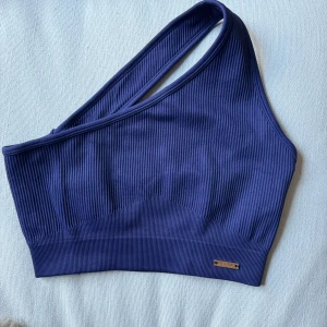 Astani topp ny - Helt ny Sporttopp från Astani, stl M. 