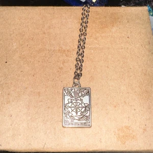 Halsband  - Hej, säljer hemmagjorda smycken i mycket bra skick.