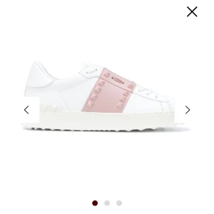 Söker  - Hej jag söker valentino skor i storlek 38-39 💕