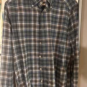 Stenströms skjorta  - Tjena nu säljer vi denna snygga flanell skjorta från stenströms. Org pris är 1099 och den är köpt ifrån stenströms hemsida. Passar perfekt till kalla sommarkvällar/hösten. Vid fler frågor är det bara höra av sig.