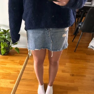 Jeanskjol - Super bra skick säljer för den e för liten ❤️Det står att den är en M men skulle säga S/XS