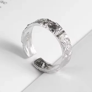 Justerbar Vintage Ring i 925 Sterling Silver - Justerbar Vintage Ring i 925 Sterling Silver. Frakt: 2-3 dagar via Postnord Spårbar frakt: 68kr  Ej spårbart: Gratis  Kan även mötas upp i Saltholmen/Ullevi i Göteborg.  Betalning: Swish eller kontant