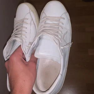 Philippe modell - Säljer ett par feta Philippe modell skor storlek 41/42 lite skitiga men annars riktigt bra skick