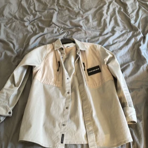 Calvin Klein jacka - Jag har använt den 1 gång ny skick, pris kan diskuteras 