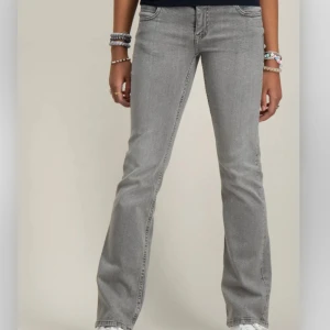 Jeans Ginayoung  - Snygga jeans från Gina Young i storlek 164, köpte för ett tag sen men har inte använt så mycket så därför säljer jag💗