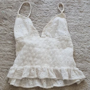 Badydoll sommartopp - Sommartopp från zara i babydoll-stil. Använd gärna köp nu 🤍