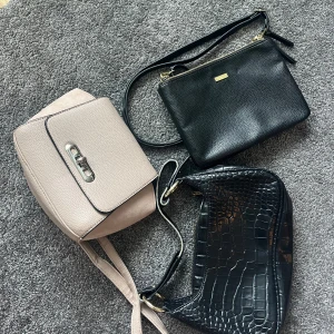 Handväskor! 50 kr/st eller 100 för alla - Säljer dessa tre handväskor! Köp för 50kr/st eller alla tre för 100 kr🥰