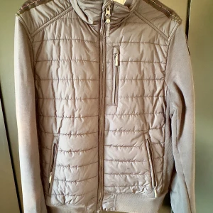 Parajumpers spring jacket - Black jacket, size m. No visibel signs of wear.