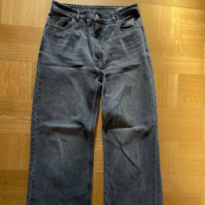 Gråa jeans - Från monki, Yoko modell Perfekt skick  