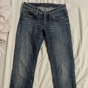 Lågmidjade jeans - Acne jeans i jättebraskick! 
