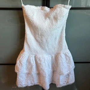 Klänning  - Klänning som aldrig kommit till användning! Från Gina tricot 