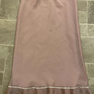 In Wear kjol - Ljus rosa tunn ljol med under kjol storlek 32 men är en s