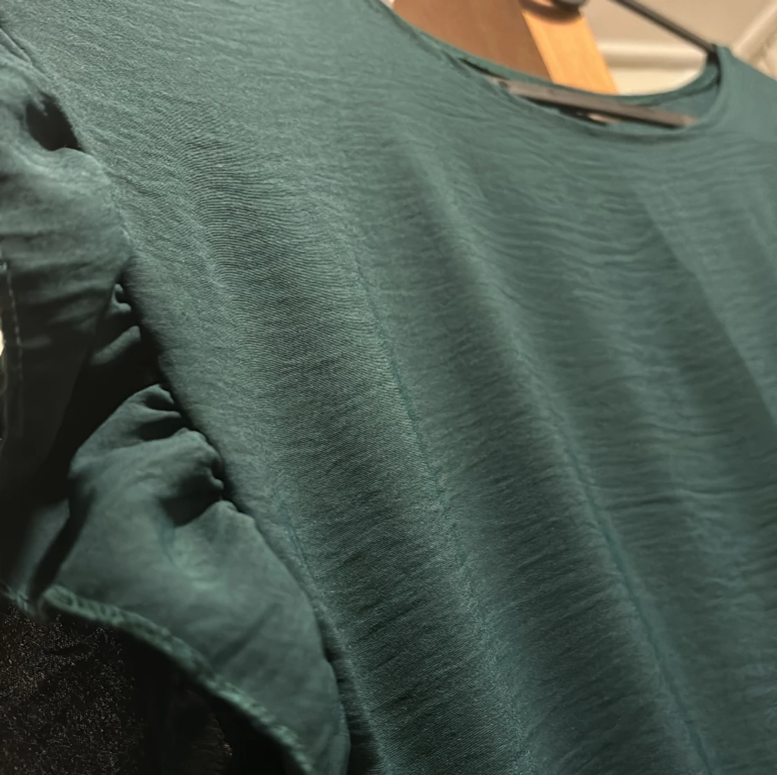 En mörkgrön klänning  - 90