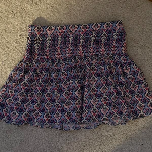 Zara kjol - Super fin kjol från zaras barnavdelning nu till sommaren🤩💕