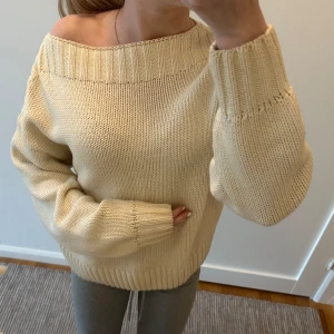 Superfin tröja med båthals💕 - Så fin stickad tröja från Gina tricot💕 knappt använd
