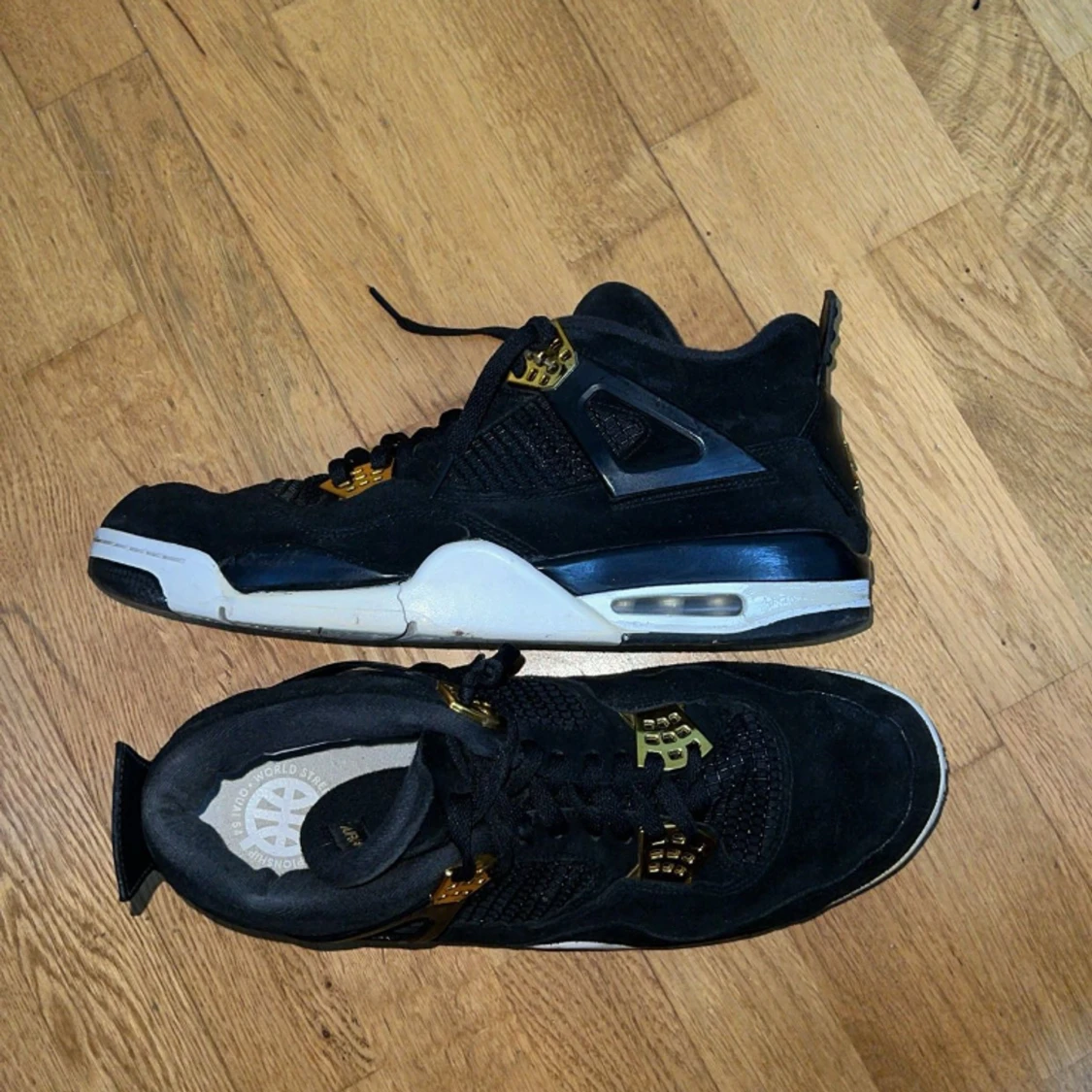 Jordan 4 retro royalty - 90