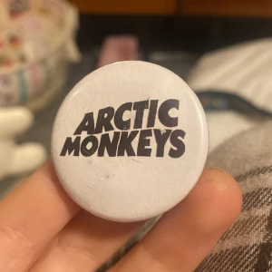Gratis arctic monkeys pin! - Följer med vid köp av annat:)