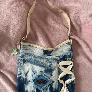 Vintage bag - Ser ut som nytt. Är köpt på loppisen. Skriv för fler bilder