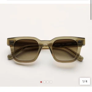 Gröna chimi 04 - Gröna chimis i modellen 04. Supersnygga❤️ Fodral tillkommer men ej själva chimi påsen❤️kan även byta mot ett par 04 bruna🥰