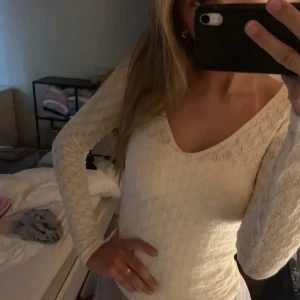 Zara topp - Lånade bilder💞 Säljer denna fina långärmade topp ifrån zara då den inte längre kommer till användning och är i ett fint skick💞💞