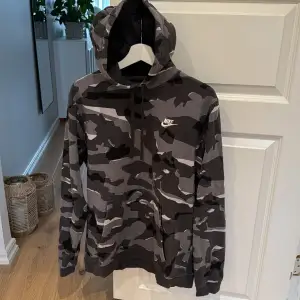 Nike hoodie storlek L