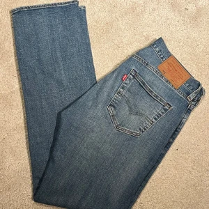Levis 501 jeans - Tja, säljer dessa Levis 501 i oanvänt skick. Storlek 29/32, hör gärna av dig vid frågor