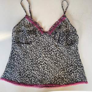 Så snyggt leopard linne med spets (filter på andra bilden)