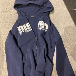 Puma tröja (zip up) - har knappt användt den, den kostade 300kr 