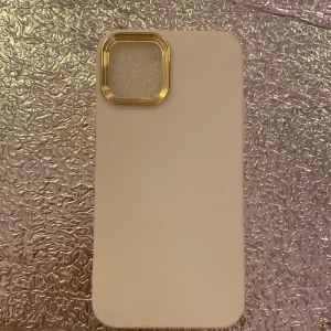 Ett vitt skal till salu💕 - Har aldrig använt är väldigt fint är till iPhone 11 PRO 