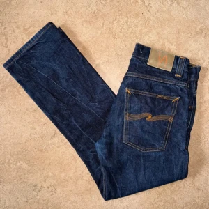 Nudie jeans - Nudie jeans i toppskick. Moddelen average joe. Storlek W31, L34. Sitter lite mindre. Straight leg passform. Skriv vid minsta lilla fundering!