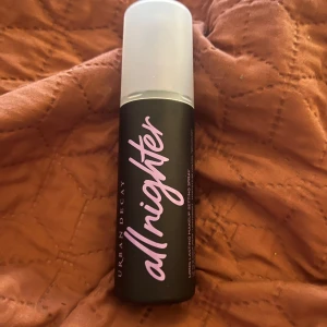 Urban Decey setting spray  - Helt ny setting spray från Urban Decey den större varianden Nypris är 390kr