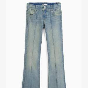 Säljer mina Super snygga jeans från Bershka då jag inte längre använder dom. För egna bilder kom privat 💕