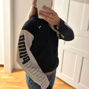 Puma tröja - Tunn Puma hoodie i storlek xs🤍fint skick!
