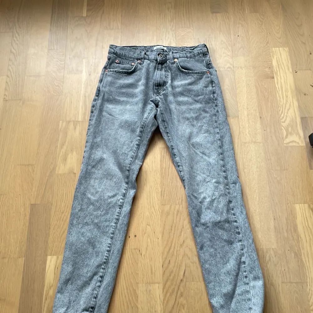 Säljer feta woodbird jeans i nyskick som inte kommer till användning. Jeans & Byxor.